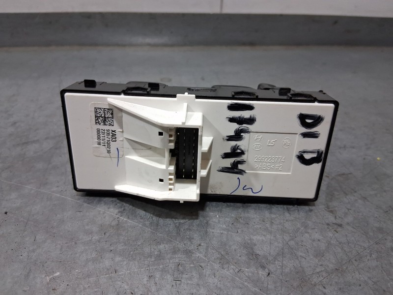 Recambio de mando elevalunas delantero izquierdo para hyundai i20 iii (bc3, bi3) 1.0 t-gdi hybrid 48v referencia OEM IAM 93571Q0