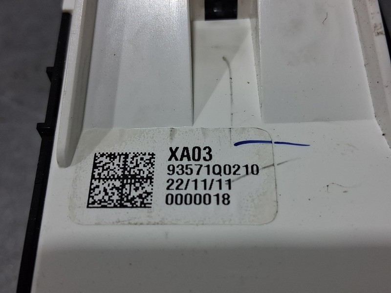 Recambio de mando elevalunas delantero izquierdo para hyundai i20 iii (bc3, bi3) 1.0 t-gdi hybrid 48v referencia OEM IAM 93571Q0