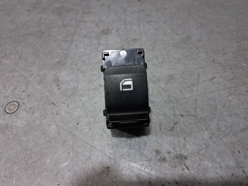 Recambio de mando elevalunas trasero izquierdo para hyundai i20 iii (bc3, bi3) 1.0 t-gdi hybrid 48v referencia OEM IAM 299223773
