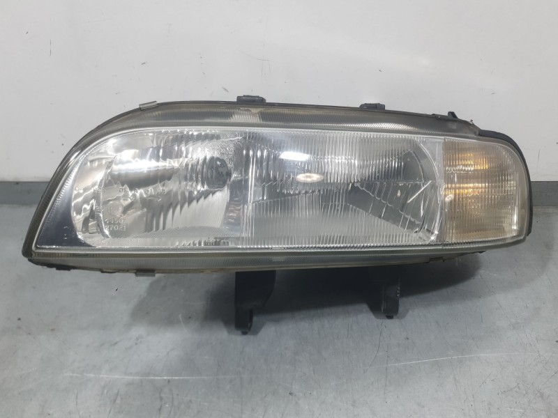 Recambio de faro izquierdo para rover 600 i (rh) 620 si referencia OEM IAM 23611300  HELLA