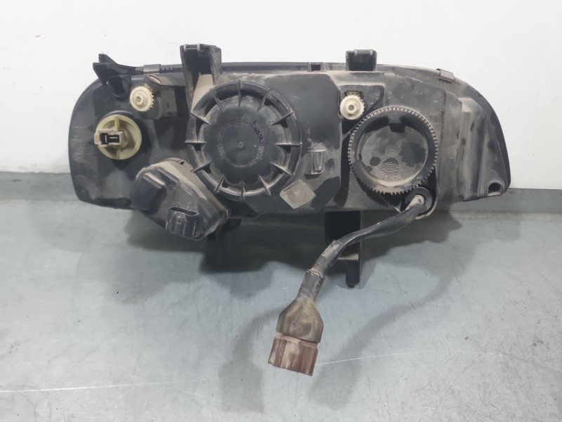 Recambio de faro izquierdo para rover 600 i (rh) 620 si referencia OEM IAM 23611300  HELLA