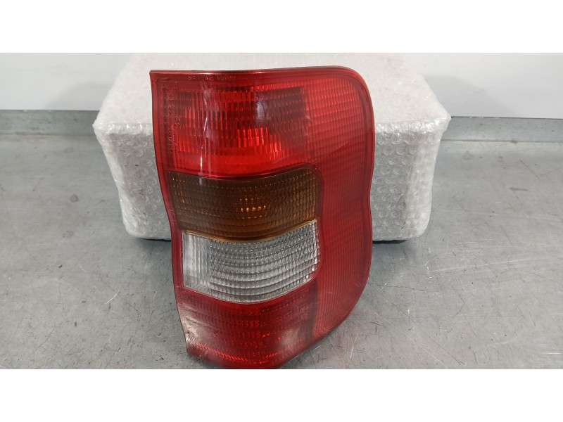 Recambio de piloto trasero derecho para opel combo furgoneta/monovolumen (71_) 1.7 d referencia OEM IAM 90486300 VALEO 67624579