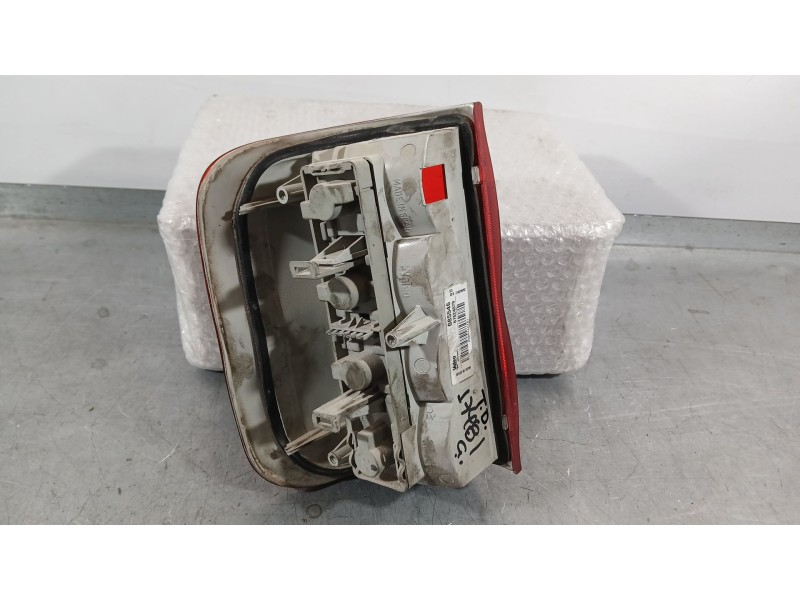 Recambio de piloto trasero derecho para opel combo furgoneta/monovolumen (71_) 1.7 d referencia OEM IAM 90486300 VALEO 67624579