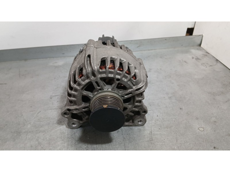 Recambio de alternador para seat leon (5f1) 1.6 tdi referencia OEM IAM 03L903023J VALEO TG12C113