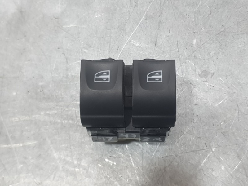 Recambio de mando elevalunas delantero izquierdo para renault express furgoneta/monovolumen 1.5 blue dci 75 (f6aa) referencia OE