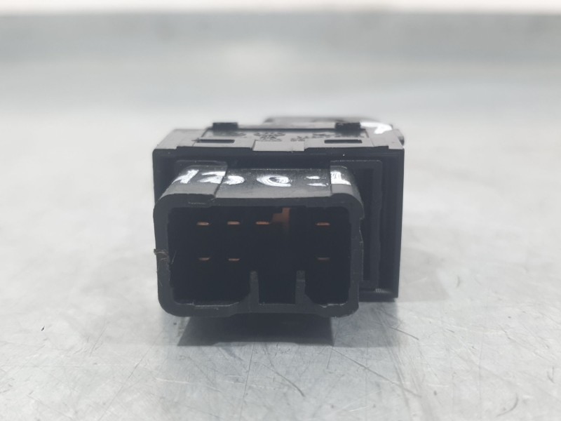 Recambio de mando elevalunas trasero derecho para hyundai ix20 (jc) 1.6 crdi referencia OEM IAM 935751H000  