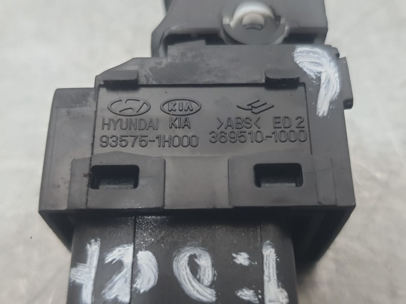 Recambio de mando elevalunas trasero derecho para hyundai ix20 (jc) 1.6 crdi referencia OEM IAM 935751H000  