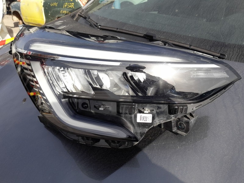 Recambio de faro izquierdo para renault clio v (b7_) tce 90 (b7mt) referencia OEM IAM 260607647R  