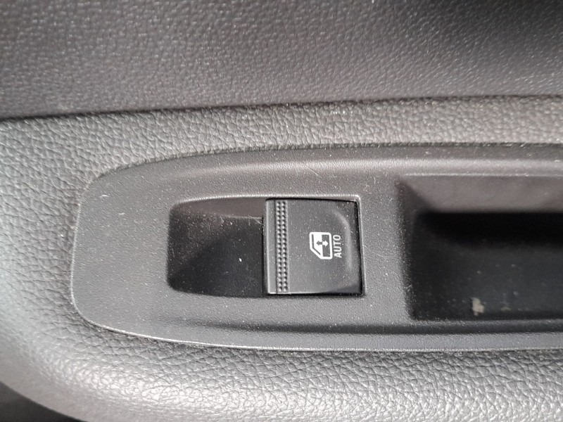 Recambio de mando elevalunas trasero derecho para renault clio v (b7_) tce 90 (b7mt) referencia OEM IAM 254218388R  