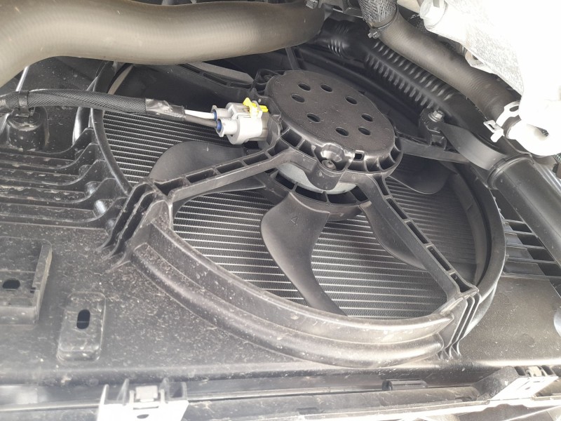 Recambio de electroventilador para renault clio v (b7_) tce 90 (b7mt) referencia OEM IAM 214815148R  