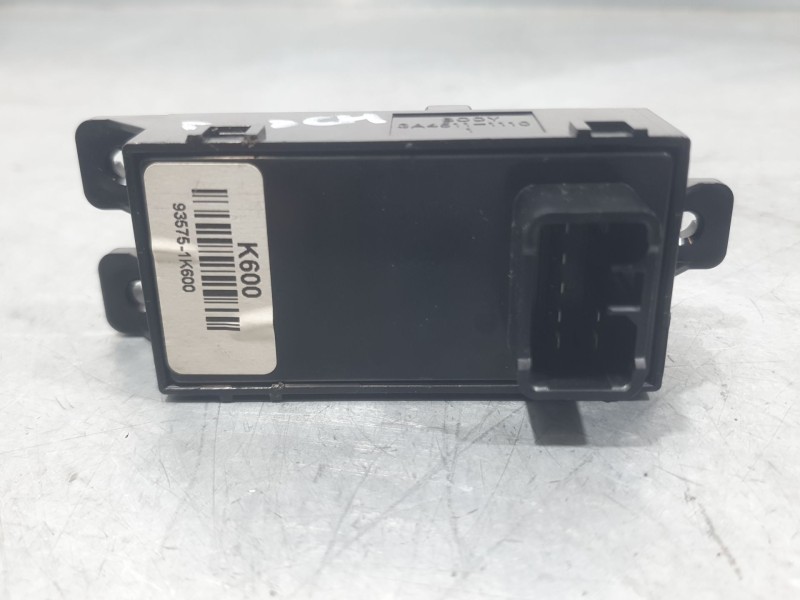 Recambio de mando elevalunas delantero derecho para hyundai ix20 (jc) 1.6 crdi referencia OEM IAM 935751K600  