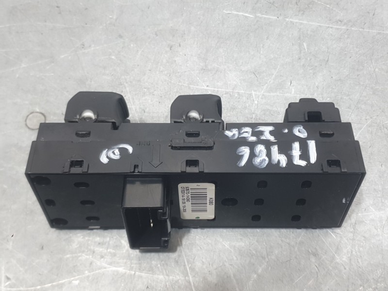 Recambio de mando elevalunas delantero izquierdo para hyundai ix20 (jc) 1.6 crdi referencia OEM IAM 935701K080  