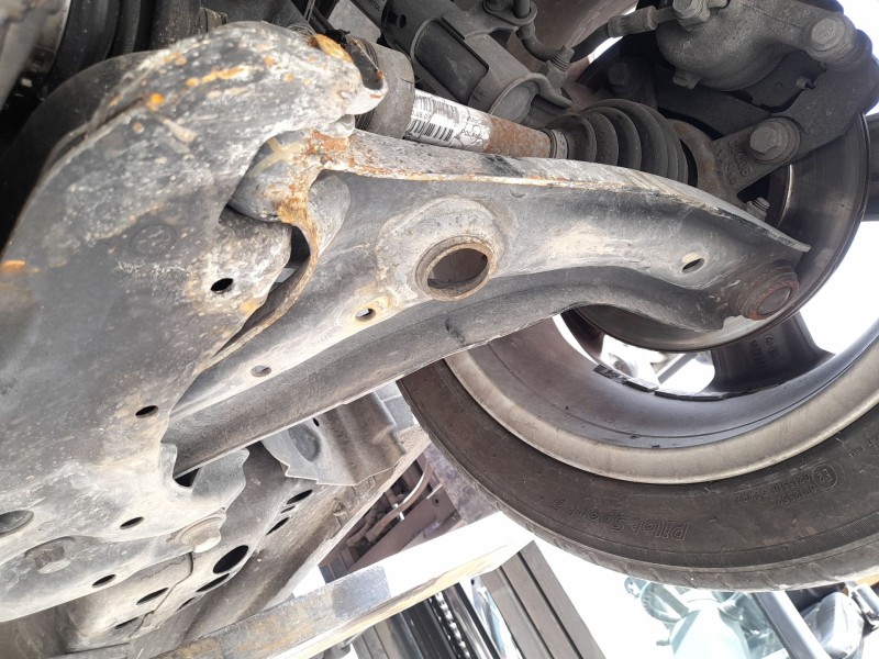 Recambio de brazo suspension inferior delantero izquierdo para ford fiesta vi (cb1, ccn) 1.6 tdci referencia OEM IAM 1737305  