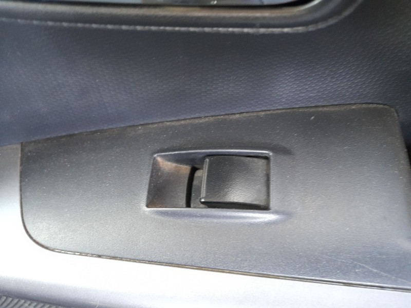 Recambio de mando elevalunas trasero derecho para mitsubishi outlander ii (cw_w) 2.2 di-d 4wd referencia OEM IAM 8608A183  