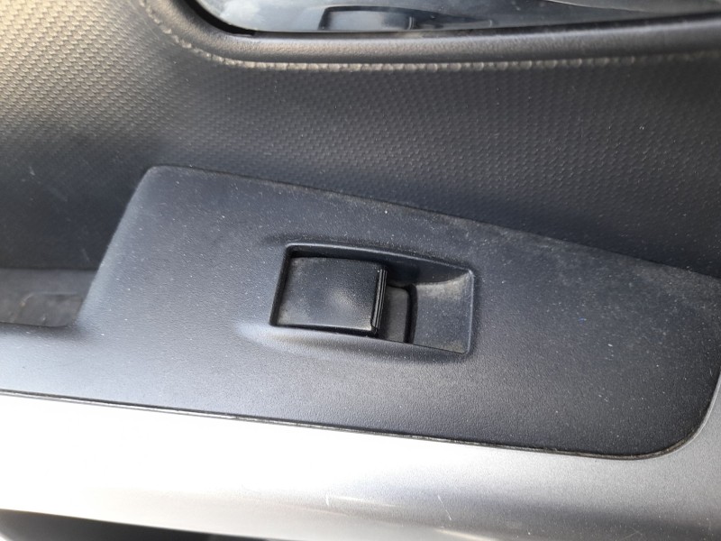 Recambio de mando elevalunas trasero izquierdo para mitsubishi outlander ii (cw_w) 2.2 di-d 4wd referencia OEM IAM 8608A184  