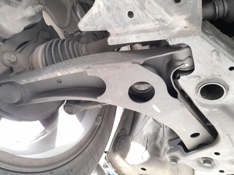 Recambio de brazo suspension inferior delantero derecho para mitsubishi outlander ii (cw_w) 2.2 di-d 4wd referencia OEM IAM 4013