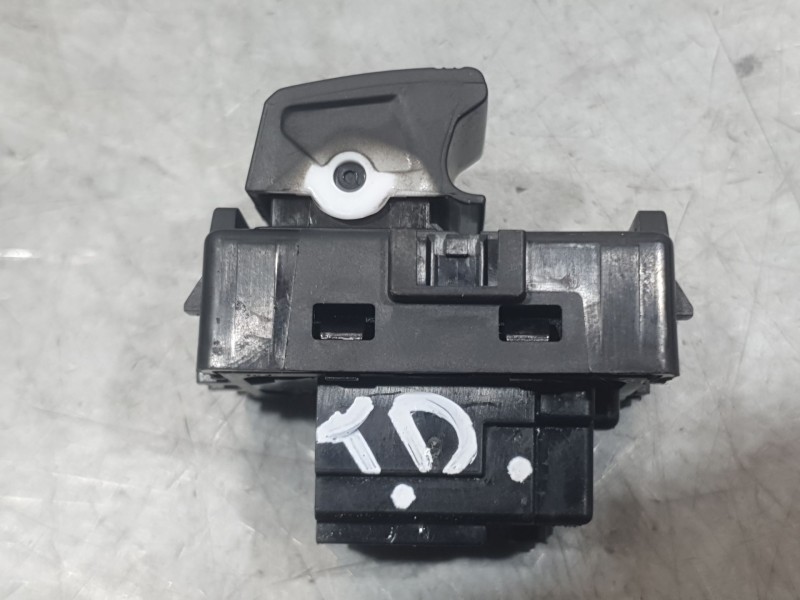 Recambio de mando elevalunas trasero derecho para mitsubishi colt 100t motion referencia OEM IAM 254218388R  