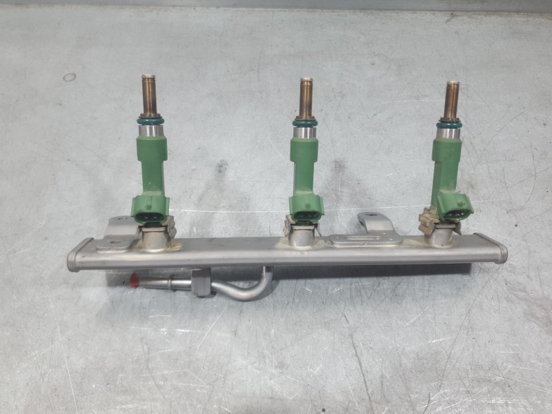 Recambio de rampa inyectora para mitsubishi colt 100t motion referencia OEM IAM 175204021R  