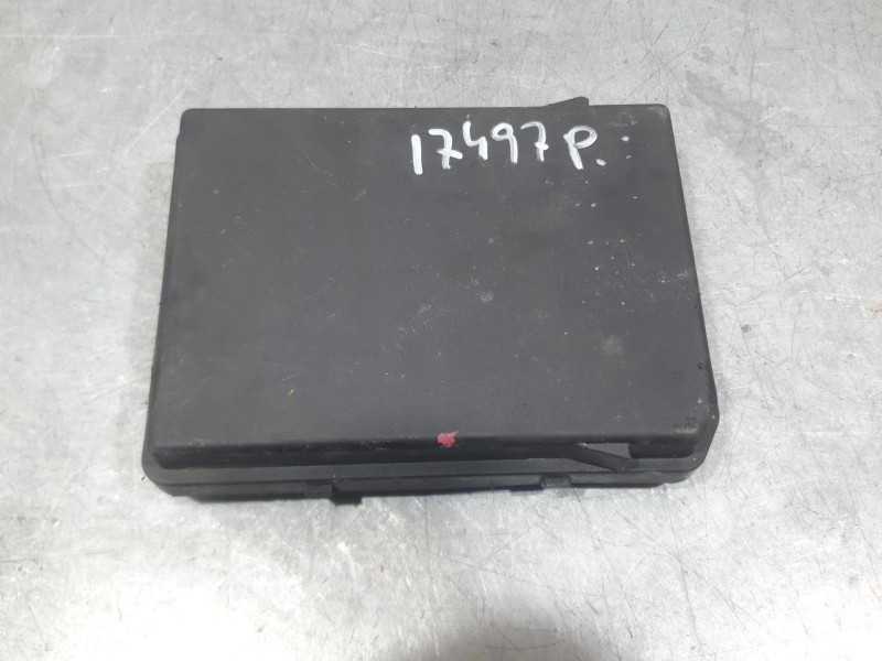 Recambio de caja reles / fusibles para mitsubishi colt 100t motion referencia OEM IAM 284B74633R  