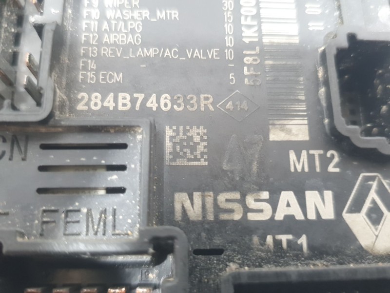 Recambio de caja reles / fusibles para mitsubishi colt 100t motion referencia OEM IAM 284B74633R  