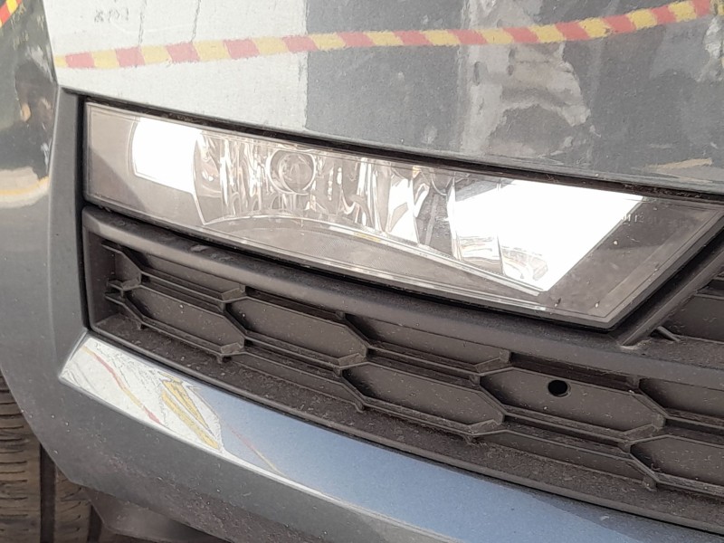 Recambio de faro antiniebla derecho para skoda octavia iii (5e3, nl3, nr3) 1.5 tsi referencia OEM IAM 5E0941700F  