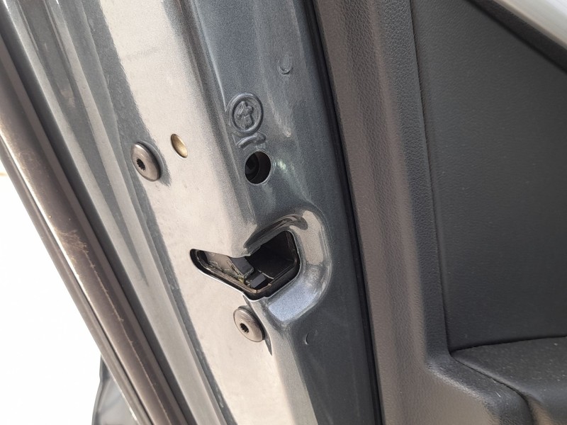 Recambio de cerradura puerta trasera izquierda para skoda octavia iii (5e3, nl3, nr3) 1.5 tsi referencia OEM IAM 5TA839015Q  