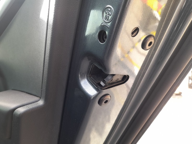 Recambio de cerradura puerta trasera derecha para skoda octavia iii (5e3, nl3, nr3) 1.5 tsi referencia OEM IAM 5TA839016Q  