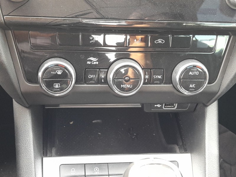 Recambio de mando climatizador para skoda octavia iii (5e3, nl3, nr3) 1.5 tsi referencia OEM IAM 5E0907044BAYMS  