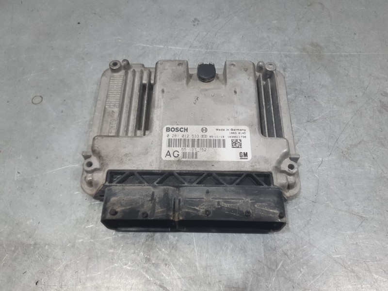 Recambio de centralita motor uce para opel vectra c gts (z02) 1.9 cdti (f68) referencia OEM IAM 55197152 0281012533 BOSCH