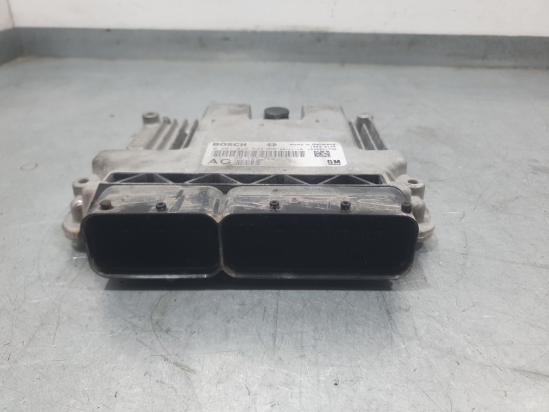 Recambio de centralita motor uce para opel vectra c gts (z02) 1.9 cdti (f68) referencia OEM IAM 55197152 0281012533 BOSCH