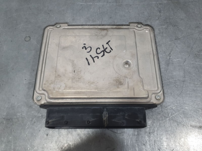 Recambio de centralita motor uce para opel vectra c gts (z02) 1.9 cdti (f68) referencia OEM IAM 55197152 0281012533 BOSCH