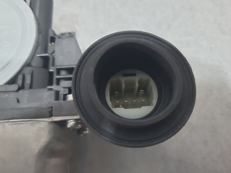 Recambio de elevalunas trasero izquierdo para toyota rav 4 exclusive referencia OEM IAM 6980442050 MONTADA EN PUERTA 