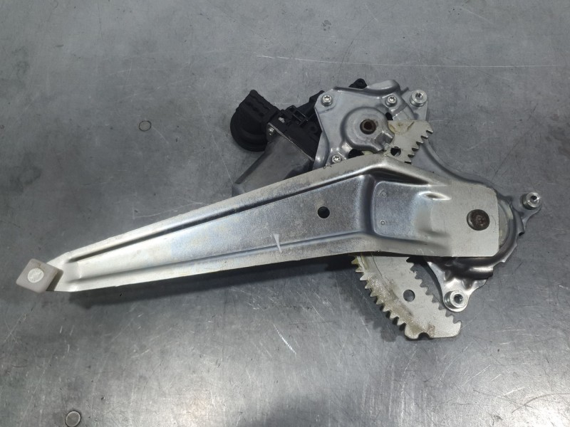 Recambio de elevalunas trasero izquierdo para toyota rav 4 exclusive referencia OEM IAM 6980442050 MONTADA EN PUERTA 