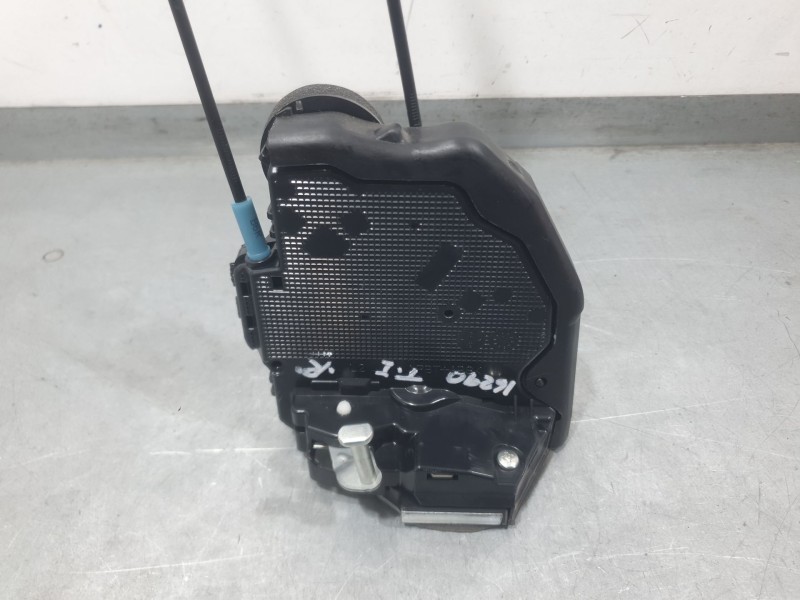 Recambio de cerradura puerta trasera izquierda para toyota rav 4 exclusive referencia OEM IAM 6906042021 MONTADA EN PUERTA 4C504