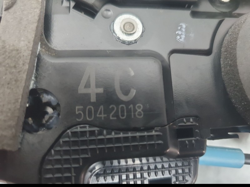 Recambio de cerradura puerta trasera izquierda para toyota rav 4 exclusive referencia OEM IAM 6906042021 MONTADA EN PUERTA 4C504