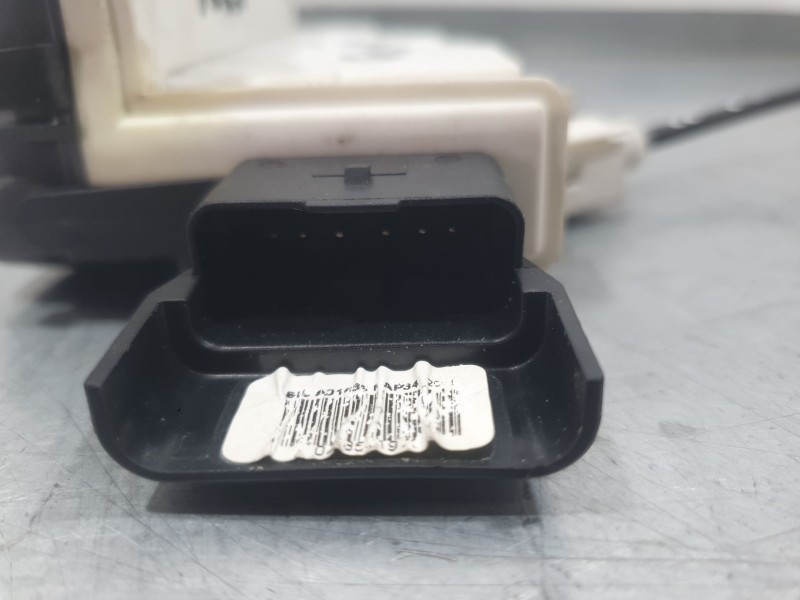 Recambio de cerradura puerta delantera derecha para citroën berlingo station wagon xtr plus referencia OEM IAM PSA828405 A01851 