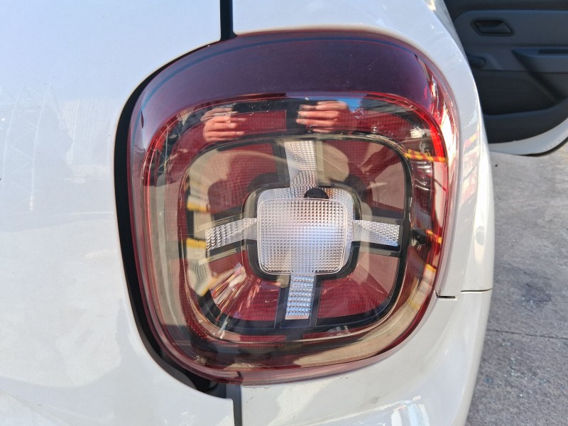 Recambio de piloto trasero derecho para dacia duster (hm_) 1.0 tce 100 (hmmt) referencia OEM IAM 265503601R  