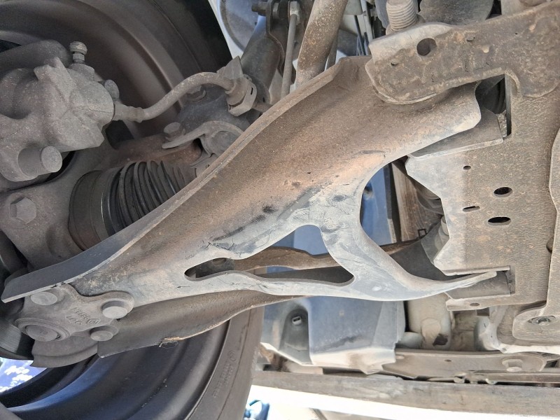 Recambio de brazo suspension inferior delantero derecho para dacia duster (hm_) 1.0 tce 100 (hmmt) referencia OEM IAM 545040280R