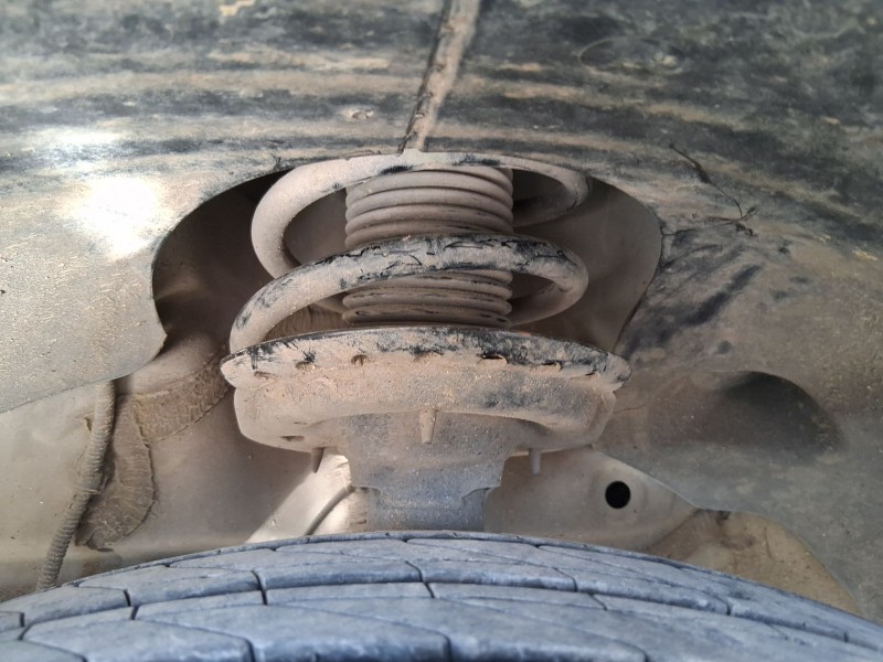 Recambio de amortiguador delantero izquierdo para ssangyong tivoli 1.6 xdi 160 referencia OEM IAM 4431035100  