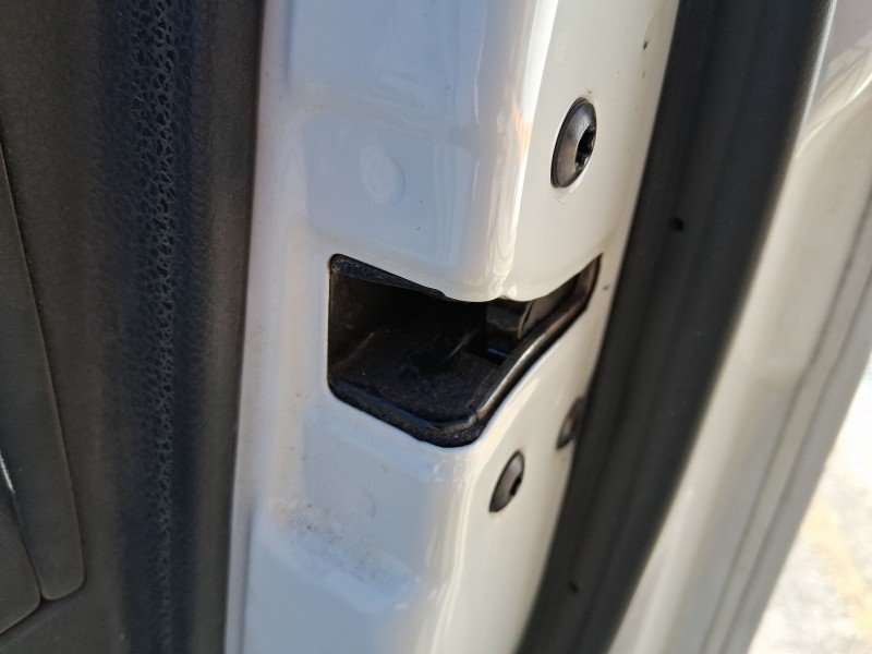 Recambio de cerradura puerta delantera derecha para ssangyong tivoli 1.6 xdi 160 referencia OEM IAM 7122035000  