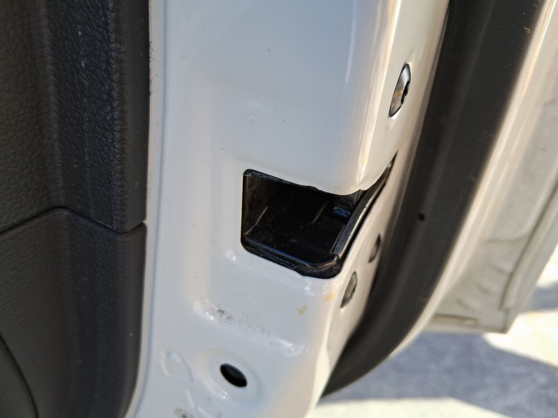 Recambio de cerradura puerta trasera derecha para ssangyong tivoli 1.6 xdi 160 referencia OEM IAM 7132035000  