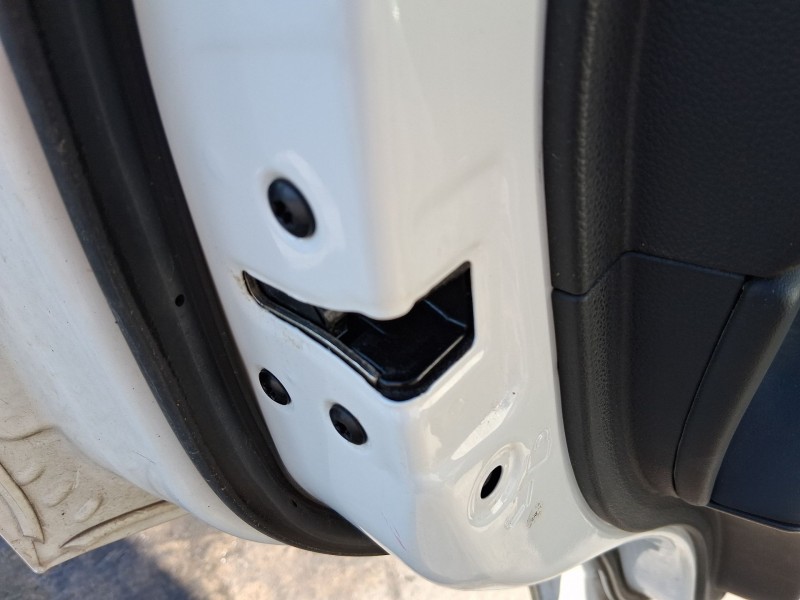 Recambio de cerradura puerta trasera izquierda para ssangyong tivoli 1.6 xdi 160 referencia OEM IAM 7131035001  