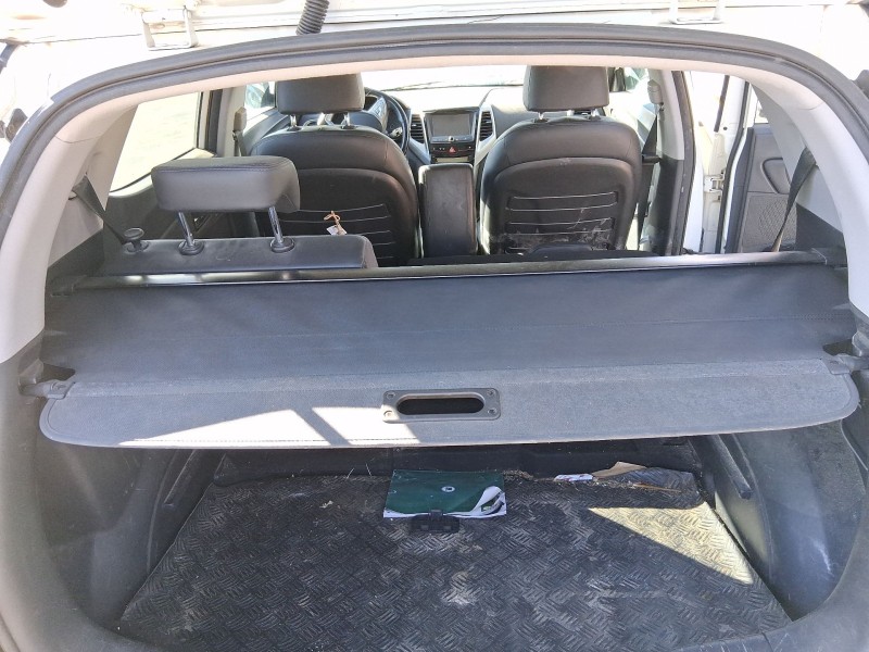 Recambio de bandeja trasera para ssangyong tivoli 1.6 xdi 160 referencia OEM IAM 7686035010LBH  