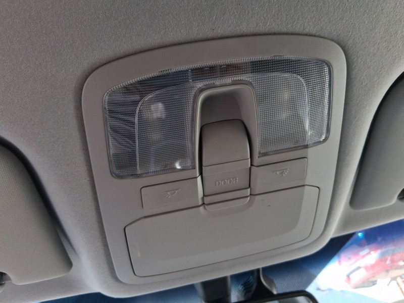 Recambio de luz interior para ssangyong tivoli 1.6 xdi 160 referencia OEM IAM 7767034000ACE  