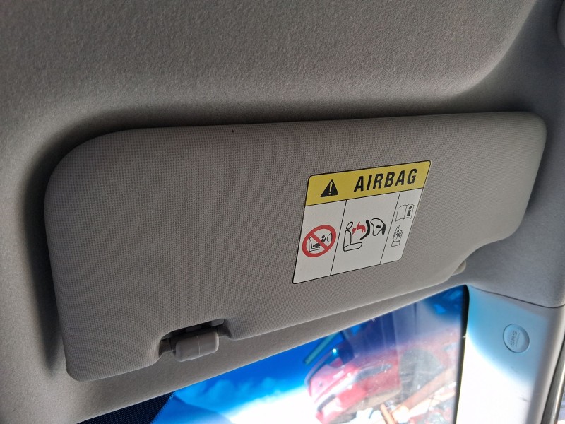 Recambio de parasol derecho para ssangyong tivoli 1.6 xdi 160 referencia OEM IAM 7612035100LBH  