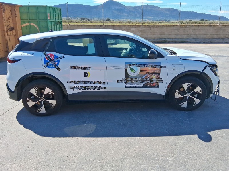 renault megane e-tech suv del año 2023