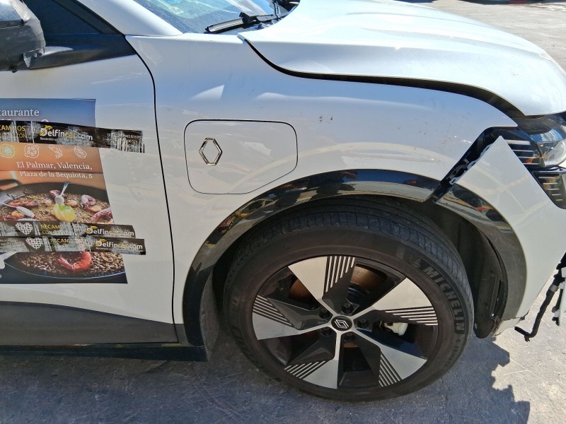 Recambio de aleta delantera derecha para renault megane e-tech suv ev60 referencia OEM IAM 631005531R  