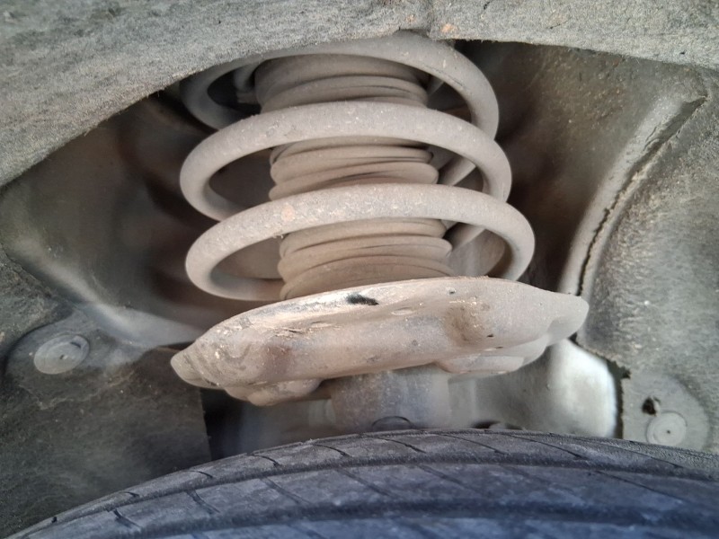 Recambio de amortiguador delantero derecho para renault megane e-tech suv ev60 referencia OEM IAM 543028154R  