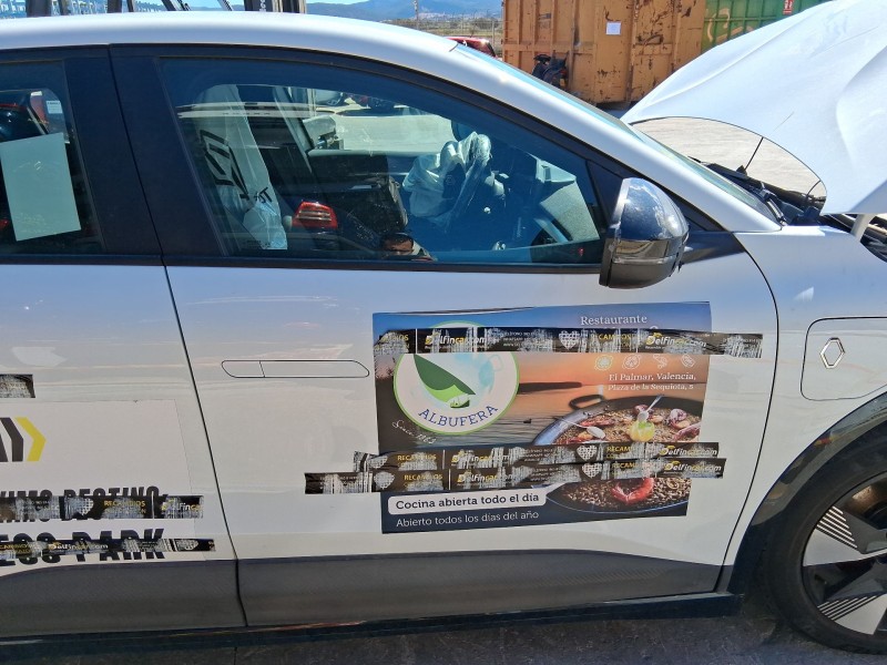 Recambio de puerta delantera derecha para renault megane e-tech suv ev60 referencia OEM IAM 801002976R  