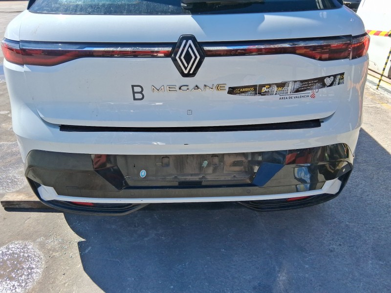 Recambio de paragolpes trasero para renault megane e-tech suv ev60 referencia OEM IAM 850129613R  850229215R